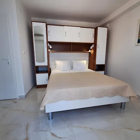 Graciela * Gradac (Split-Dalmatia)